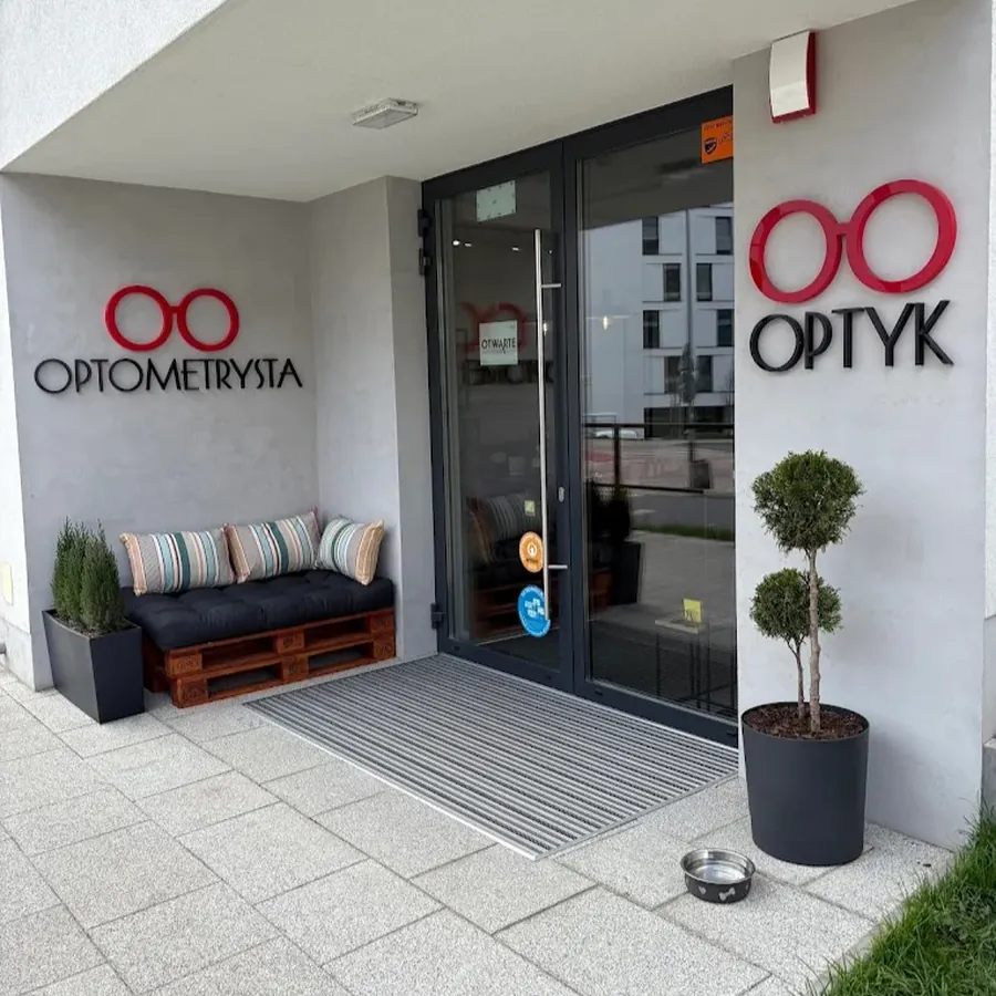 Wejście do salonu LOOKASZ OPTYK przy ul. Zauchy 11 na Górce Narodowej w Krakowie